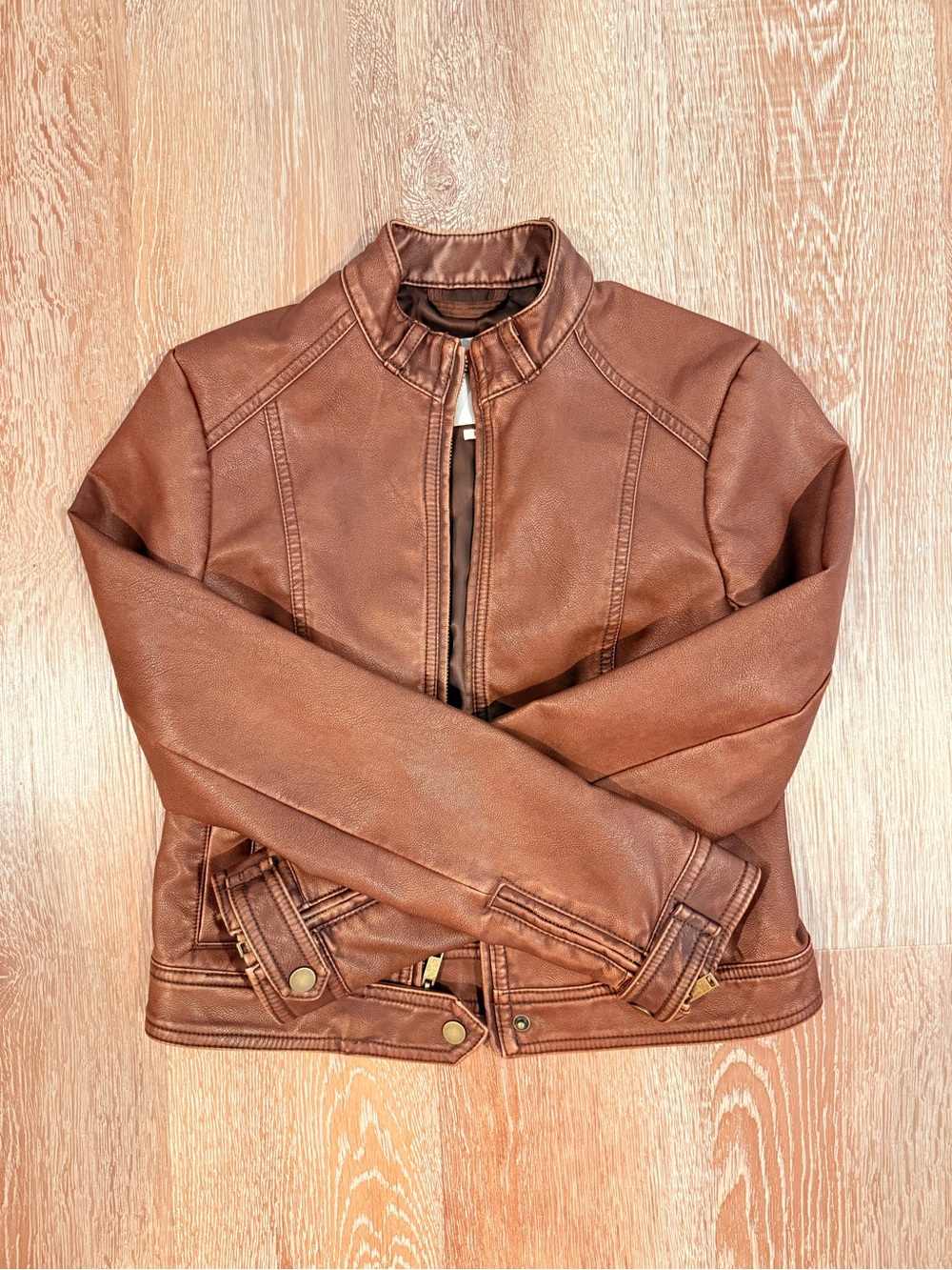 Abercrombie and Fitch brown vegan leather jacket
Size XXS